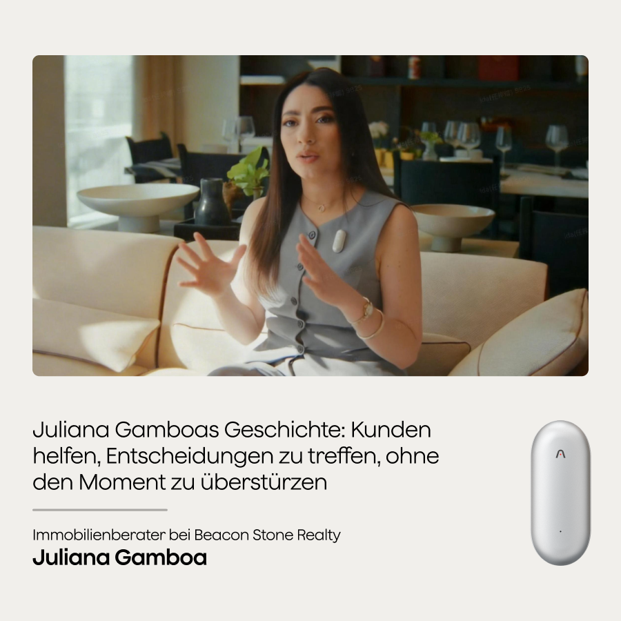 Juliana Gamboa trägt einen silbernen Plaud NotePin an ihrer Weste; sie nutzt ihn als Immobilienberaterin.