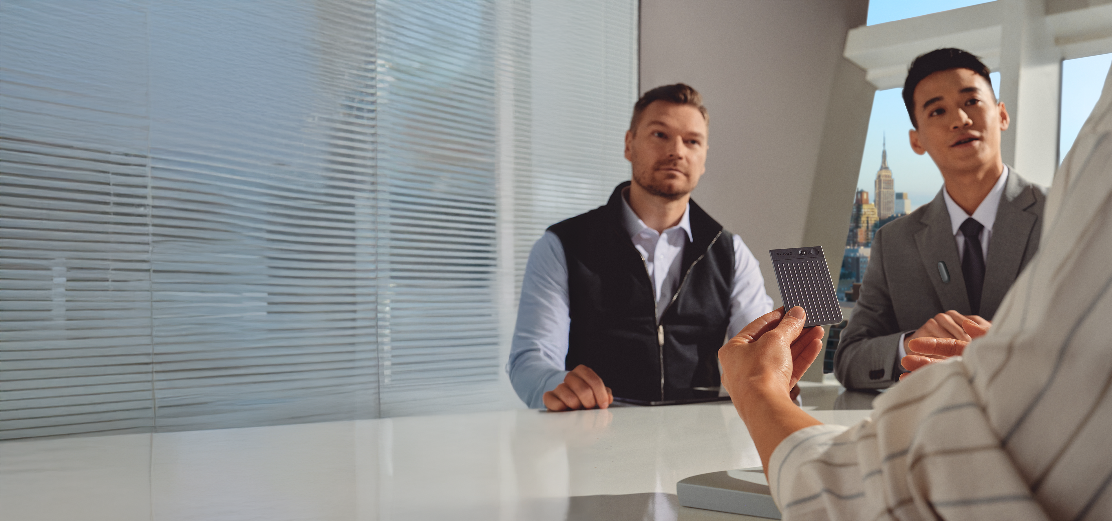 <style>
    .discount-subtitle {
        font-size: 32px !important; /* 副标题大小 */
        font-weight: 600;
        color: #000;
        margin: 0; /* 清除默认上下间距 */
        margin-bottom: 0.2rem; /* 自定义一个更小的间距(贴近主标题) */
        line-height: 1.2; /* 行距压缩,让它更贴近主标题 */
    }
    .highlight {
        background: linear-gradient(90deg, #7F5AF0, #00C9A7);
        color: white !important;
        padding: 2px 8px;
        border-radius: 8px;
        font-weight: 600;
        display: inline-block;
    }
    .black-text {
        color: #000000 !important;
    }
    .bold-text {
        font-weight: 700;
    }
    h2.header-1 {
        font-size: 50px;
        margin: 0; /* 去掉默认间距 */
        margin-bottom: 0.3rem; /* 进一步缩小与副标题距离 */
        color: #ffffff;
        line-height: 1.3;
        font-weight: 500;
    }
    .h8 {
        font-size: 20px !important;
        margin: 0;              /* 去掉默认上下间距 */
        margin-top: 0.3rem;     /* 与主标题保持紧凑 */
        margin-bottom: 1.5rem;  /* ✅ 段落与系统按钮之间的距离 */
        color: #ffffff;
    }
    /* ✅ 手机端适配 */
    @media (max-width: 767px) {
        .discount-subtitle {
            font-size: 23px !important;
        }
        h2.header-1 {
            font-size: 32px !important;
        }
        .h8 {
            font-size: 18px !important;
            margin-bottom: 1rem; /* 移动端段落与按钮间距 */
        }
    }
</style>
<p class="discount-subtitle">
  <span class="black-text bold-text"></span> 
  <span class="highlight">Bis zu 11% RABATT</span> 
  <span class="black-text bold-text"></span>
</p>
<h2 class="header-1 font-weight-6">Mehr Pakete, größere Rabatte!<br>
</h2>