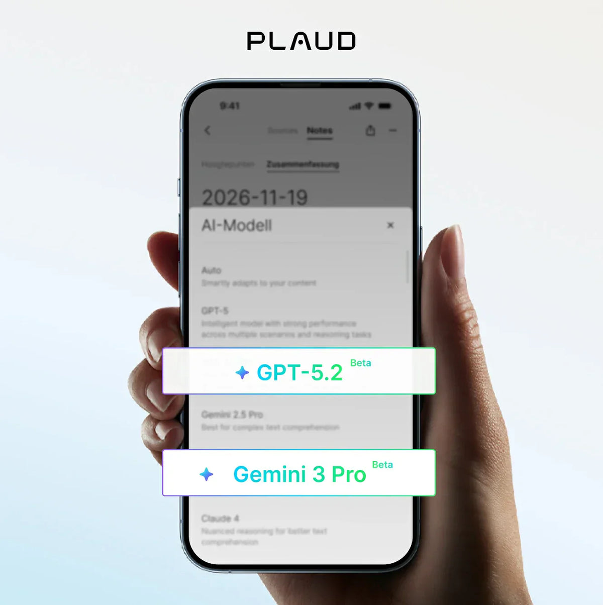 Die Plaud App auf einem Smartphone bietet die Auswahl zwischen KI-Modellen wie GPT-5.2 und Gemini 3 Pro.