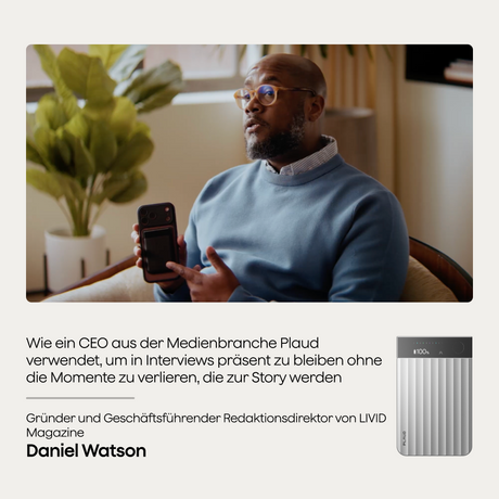 Daniel Watson mit einem Plaud Note Pro am Handy und eine Produktansicht des silbernen Plaud Note Pro Recorders.