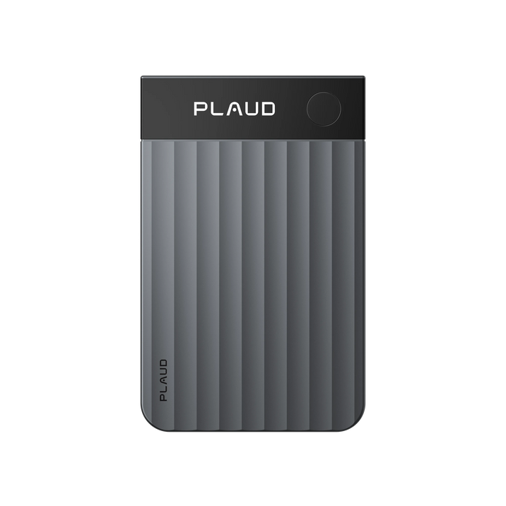 Dunkelgrauer Plaud Note Pro KI-Diktiergerät mit vertikal geriffelter Textur und schwarzem Display-Element.